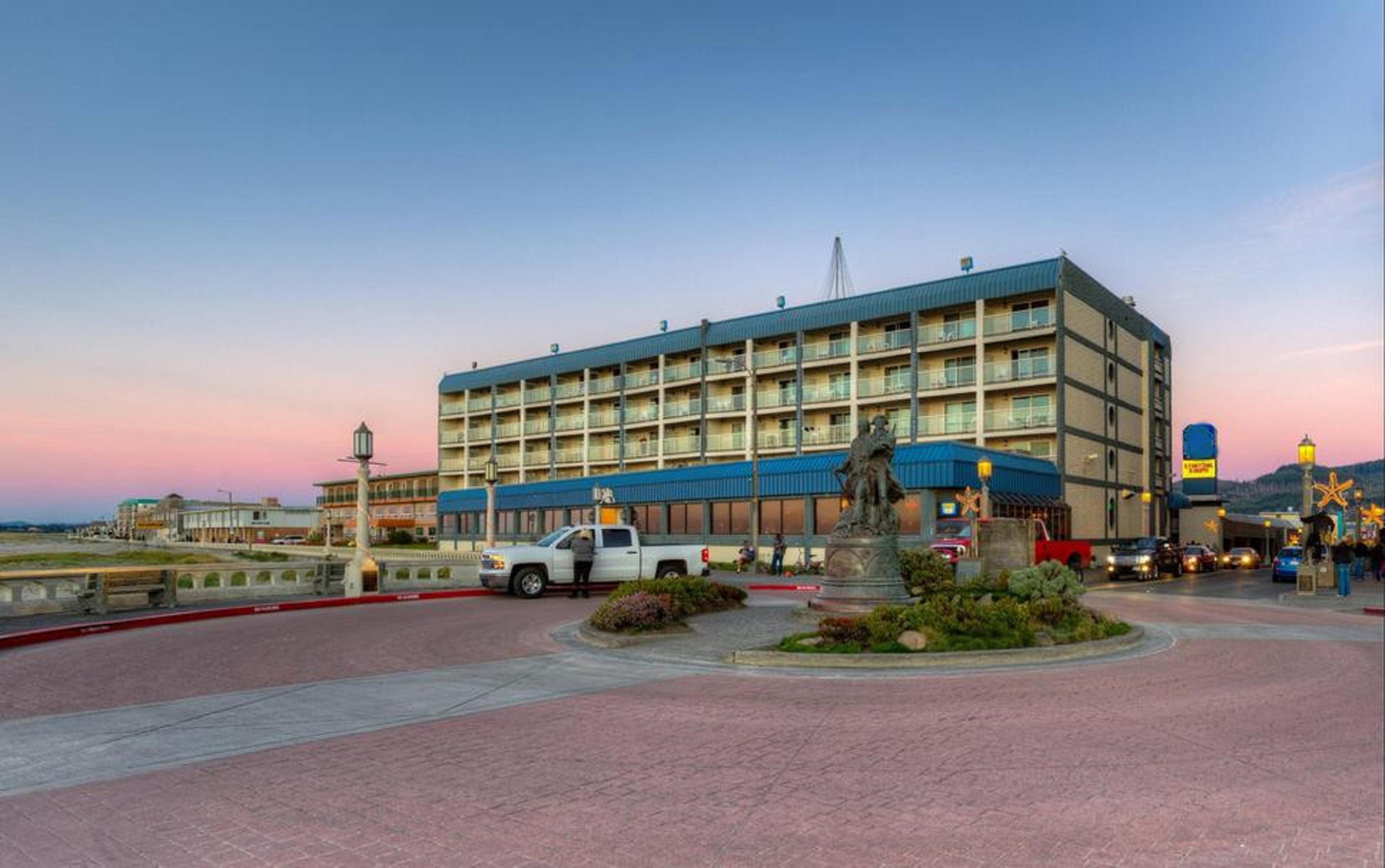 Promenade Inn & Suites Oceanfront Сисайд Экстерьер фото