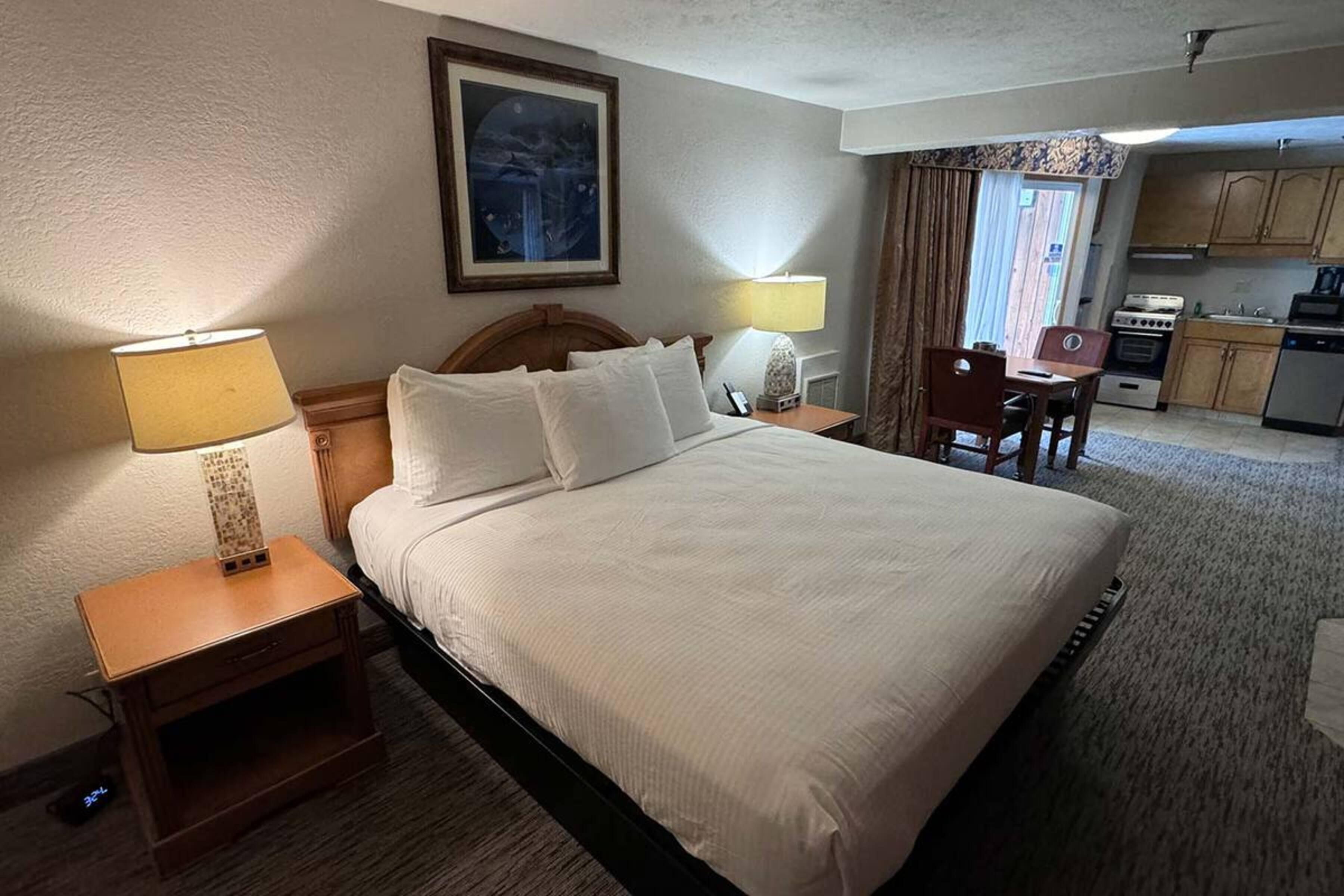 Promenade Inn & Suites Oceanfront Сисайд Экстерьер фото