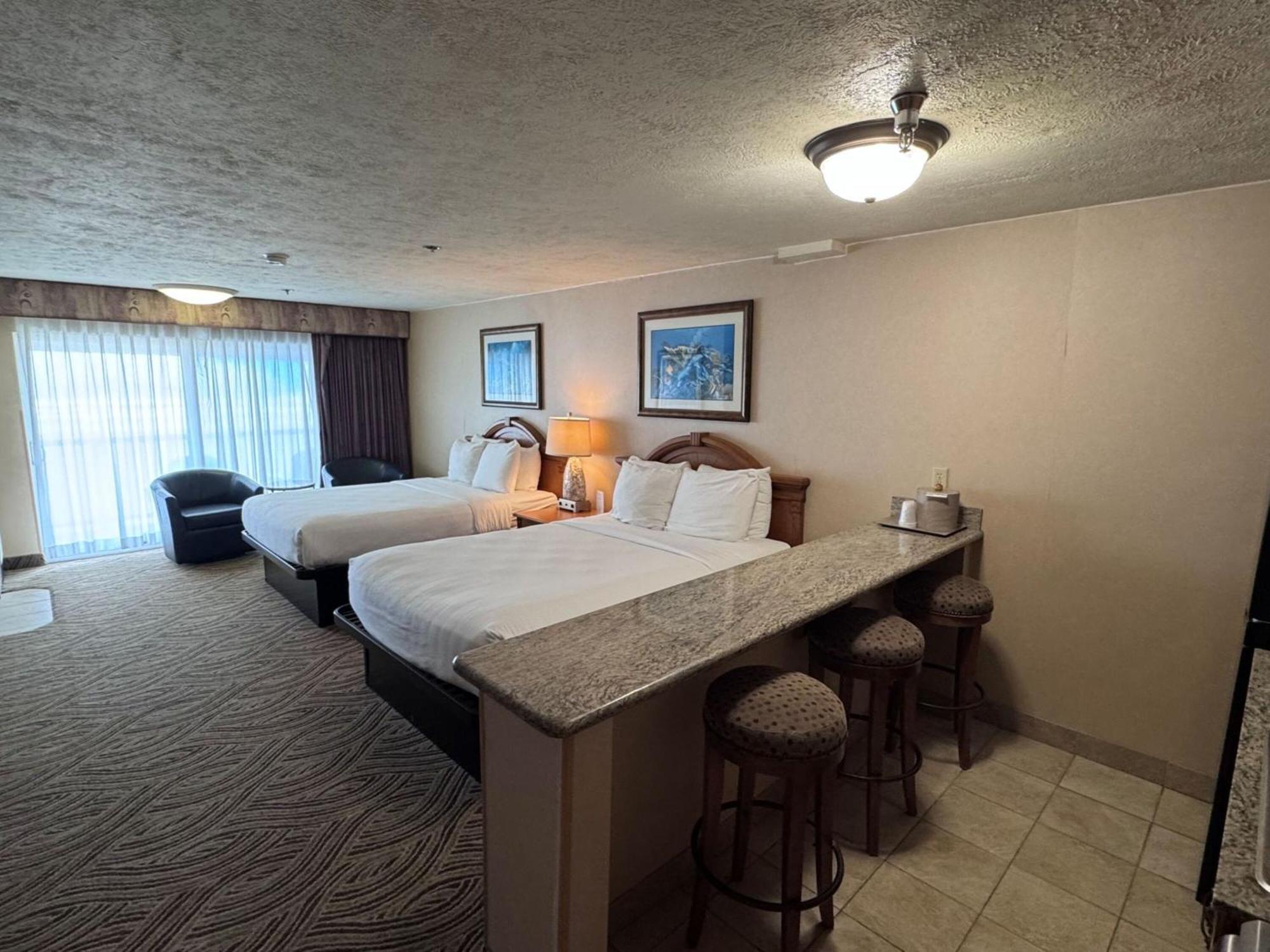 Promenade Inn & Suites Oceanfront Сисайд Экстерьер фото