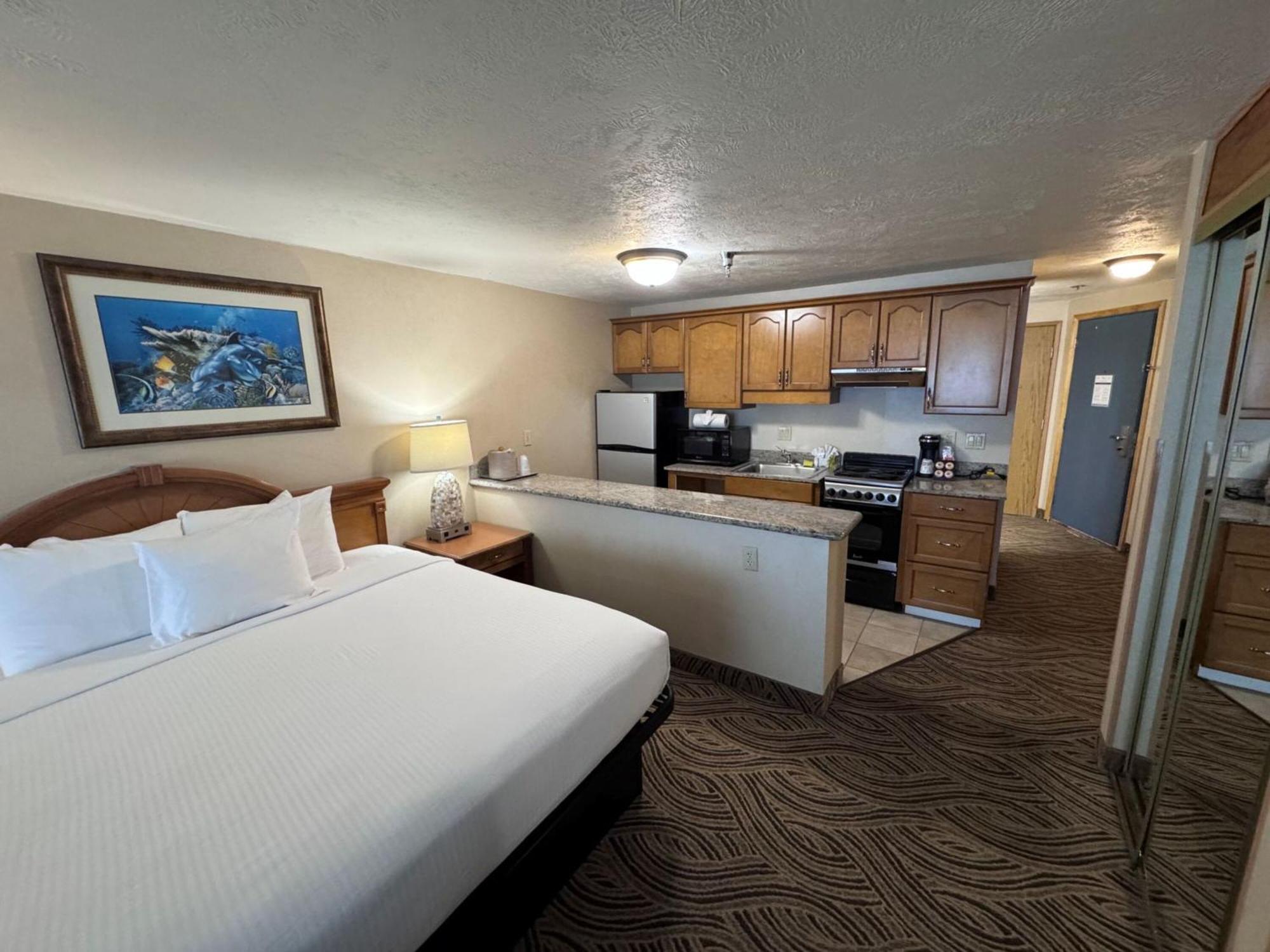 Promenade Inn & Suites Oceanfront Сисайд Экстерьер фото