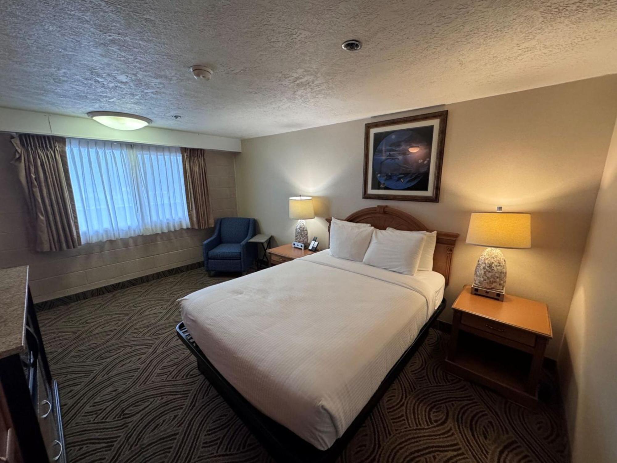 Promenade Inn & Suites Oceanfront Сисайд Экстерьер фото
